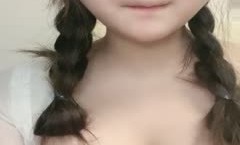 童颜大奶肥美鲍鱼全程露脸激ji情大秀直播，互动撩骚揉奶玩逼，道具爆菊花淫声荡语，抠的骚穴高潮迭起呻吟可射