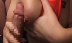 [中文字幕]DVDES-559 谷間湿度数200％… 真夏のムレムレ巨乳ビキニバス