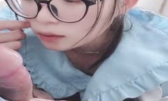 淫娃学妹mei--司雨--乖巧文静的邻居女孩。给人感觉一下就上来了，细心伺候主人的弟弟，脸蛋好嫩最佳颜射！