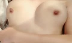 《户外嫖(piao)婆姨》炮哥冒充滴滴网约车路边拉少妇上车假借消毒给少妇喷催情药欲火浑身求被干呻吟刺激