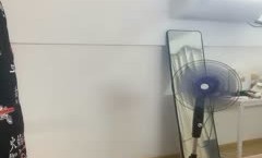 安然：他这里怎么会肿起来啊，我看一下行不行，哇塞好大呀，小哥你觉得我好看吗，射我嘴不准射里面  小哥：不射MissAV Club-在里面不舒服！