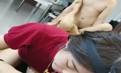甜美极品大学生要下海沙发上看大哥草骚逼，全程露脸要4P，激烈抽𝕄𝕚𝕤𝕤𝔸𝕍[chou]插浪lang叫不止还摸骚女奶子，给旁边摄影师口交