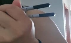 安迪小野猫露脸与大哥激ji情嗨皮，69互舔tian真骚被大哥的鸡巴各种体位蹂躏爆草，最后按着脑袋精液糊脸让她吃