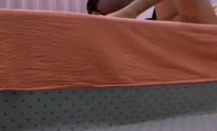 海角社区乱luan伦大神《我的妈妈是脚模》❤我和清醒状态下的妈妈还有小姨一起玩三人行