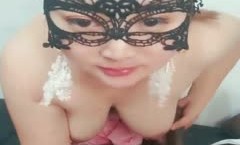 大奶予儿和黑人儿子的爱情故事，鸡巴又黑又粗，真的是贼棒了，少妇爱不释手，饥渴的眼神真是个骚货！