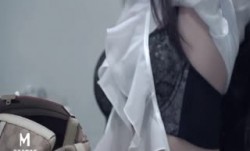 最新国产新作-麻豆传媒三十天性xing愛企划之麻豆神秘女郎性xing愛游戏百宝箱挑选两个玩具达到高潮高清1080P原版