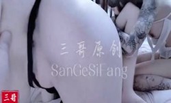 她们三个玩我玩她们三个，真舒服，皇帝般的感觉，舔tian搔穴舔tian鸡巴！