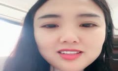 高端女白领上着班的刺激，漏出骚奶子揉捏秒脱裤子给狼友看逼差点被发现好刺激，到厕所尿尿自[zi]慰揉奶给狼友看