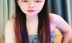 长发气质新人甜美系说话嗲嗲的白虎穴跳蛋来回抽查享受刺激的感觉