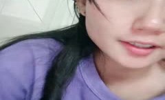 良家小𝕄𝕚𝕤𝕤𝔸𝕍xiao少妇露脸直播赚外快，初次下海被狼友调教，跑到浴室偷偷的脱光了听狼友指挥揉奶玩逼，高潮不断表情骚