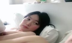 清纯系小女友跟渣男小哥床上啪pa啪，跟狼友互动撩骚激ji情，撸着鸡巴躲MissAV Club-在被窝里玩道具，激ji情上位边亲边草好刺激
