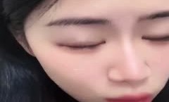 《疯狂抖音》美新娘5 美女喝高了洒酒疯耍的点大当街脱光光摆pose还跟jc动手(14)