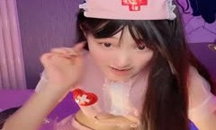 你的04女友，全程露脸护士情趣装让渣男玩弄，吃奶抠逼又舔tian穴，道具抽𝕄𝕚𝕤𝕤𝔸𝕍[chou]插口交大鸡巴，让小哥各种姿势爆草浪lang叫