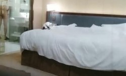 中年眼镜男宾馆约𝕄𝕚𝕤𝕤𝔸𝕍操师范院校水嫩性感的大二美女啪pa啪,从床上干到地下,抱起来狠狠干,身强体壮连续搞了美女2次,吃不消了!第𝕄𝕚𝕤𝕤𝔸𝕍官网00集