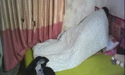 《监控破解✅真实泄密》城中村几个有点姿色的姐妹mei租平房改专用炮房提供快餐服务车轮战嫖(piao)客有老有少因长得漂亮所以生意红火(53)