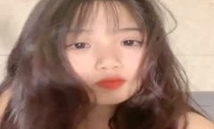 甜美新人00后妹mei子，黑丝沙发带个薄眼罩，主动特写掰穴逼逼粉红粉嫩蝴蝶逼