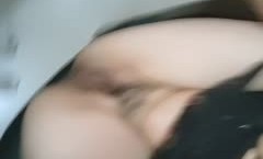 办公室里的骚货关起门来直播赚外快，淫声荡语互动撩骚，揉着奶子抠着逼浪lang叫呻吟，用桌角草逼玩的真花啊好骚
